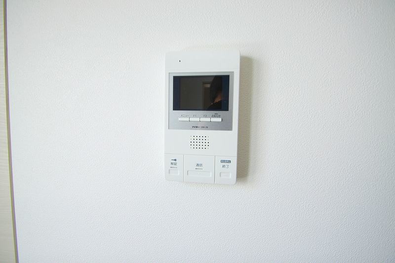 セキュリティ　来客者の確認ができるTVモニターホンが設置されています。