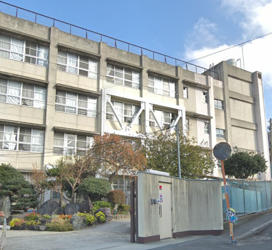 小学校　東大阪市立上四条小学校（小学校）まで370m