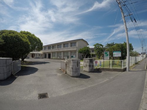 中津市立城北中学校（中学校）まで1089m