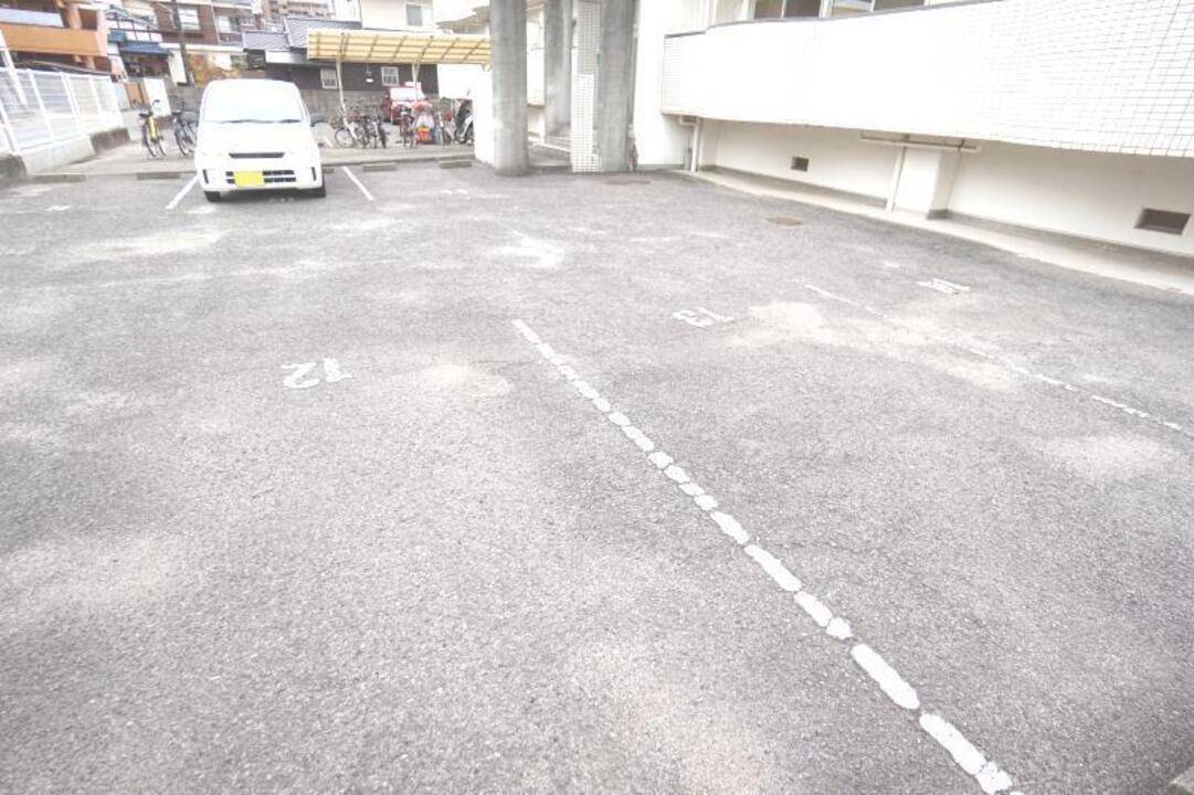 駐車場　駐車場