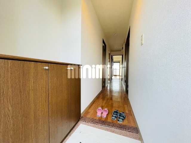 玄関　下駄箱付いています。