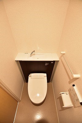 トイレ　タンクレストイレ