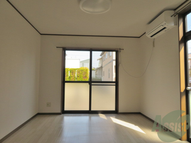 居室・リビング　陽の光が差し込む明るいお部屋は気持がいいですね～