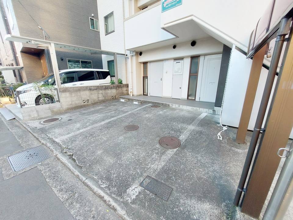 駐車場　駐車場