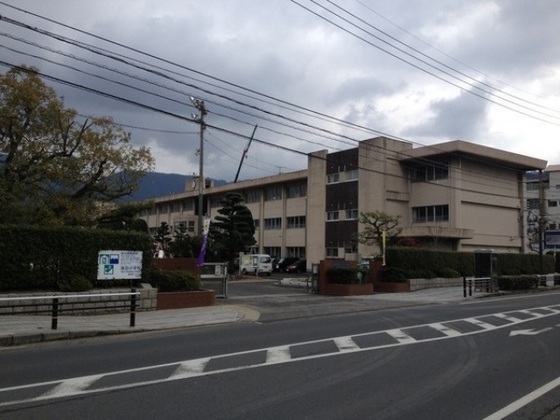 【安芸郡海田町曙町のマンションの小学校】