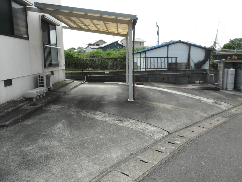 【上田ハイツの駐車場】