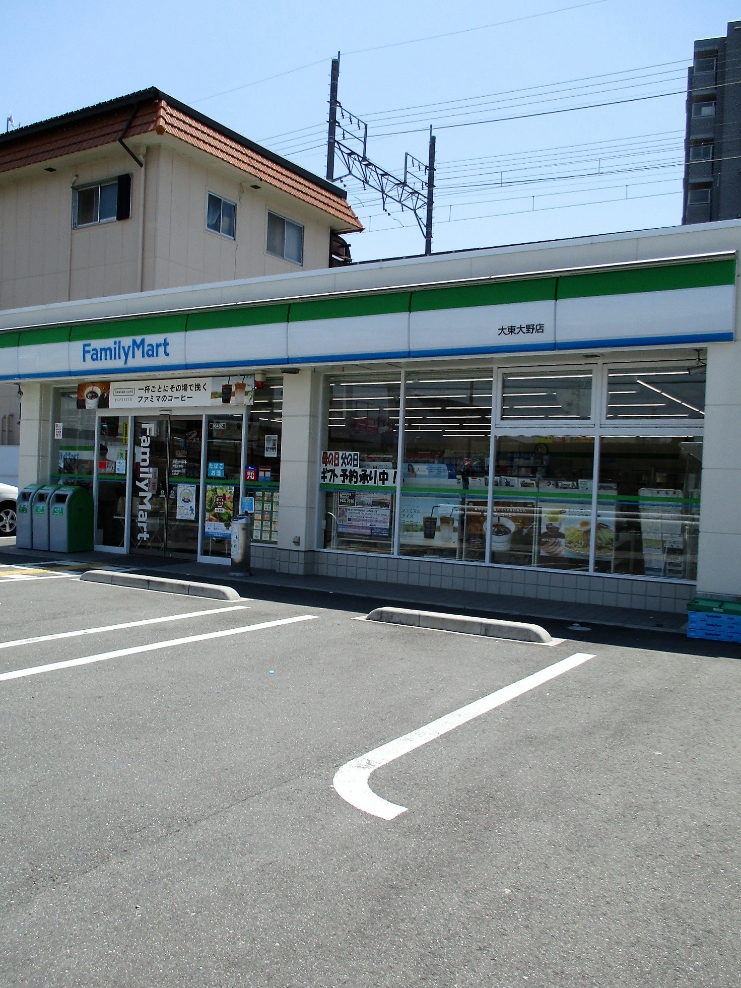 コンビニ　ファミリーマート大東野崎店（コンビニ）まで403m