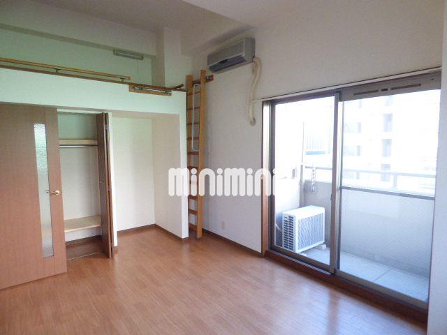 居室・リビング　ひろびろ９帖のお部屋です。最上階でのんびりできます。