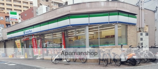 コンビニ　ファミリーマート（コンビニ）まで120m