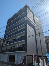 【福岡市早良区西新のマンションの建物外観】
