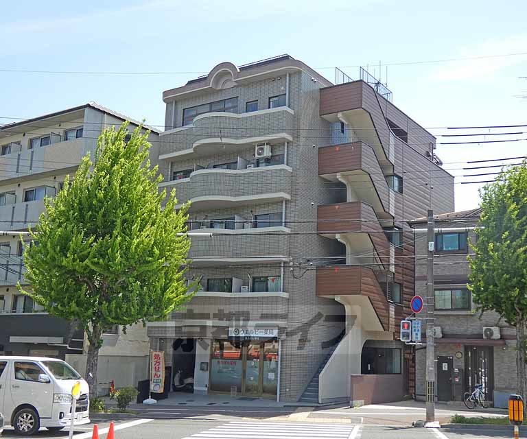 京都市北区衣笠御所ノ内町のマンションの建物外観