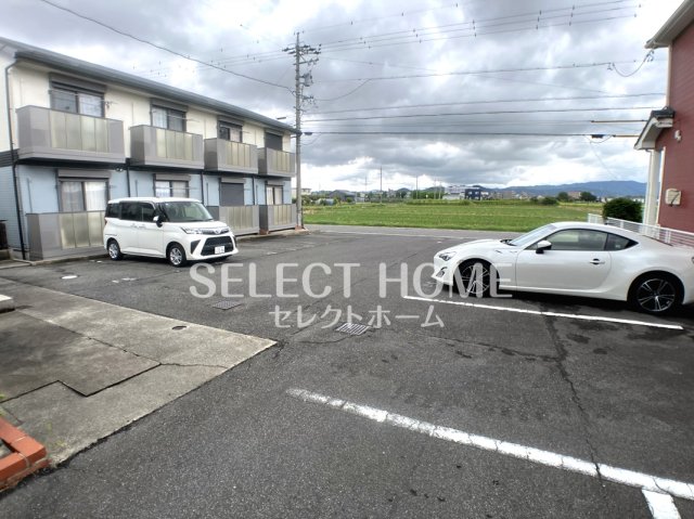 駐車場　駐車場に車を止められます