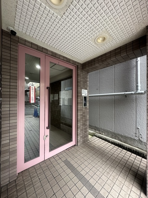 エントランス　オートロック付きで部外者シャットアウト♪