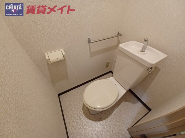 【伊勢市神田久志本町のアパートのトイレ】