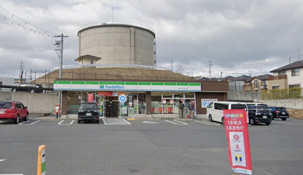 コンビニ　ファミリーマート 草津かがやき通り店（コンビニ）まで1373m