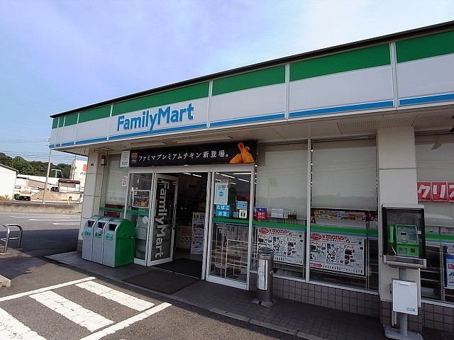 コンビニ　ファミリーマート倉敷南広江店（コンビニ）まで584m
