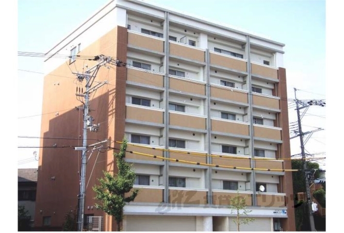 京都市山科区東野北井ノ上町のマンションの建物外観