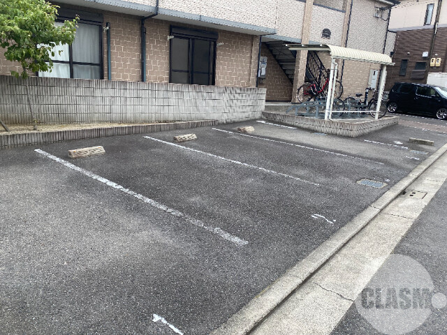【堺市東区草尾のアパートの駐車場】