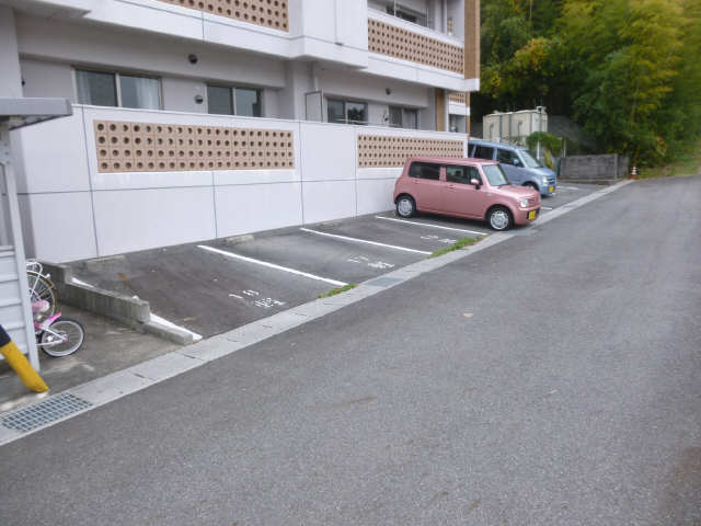 【ゼフィール大清水の駐車場】