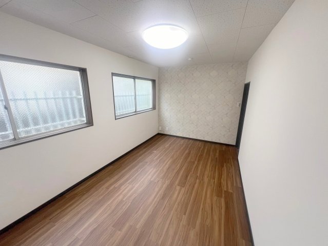 その他部屋・スペース　ゆとりのあるベッドルームで快適な睡眠をとってくださいね。