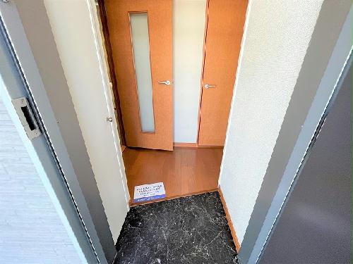 玄関　設備・仕様は号室により異なる為、現況を優先致します。