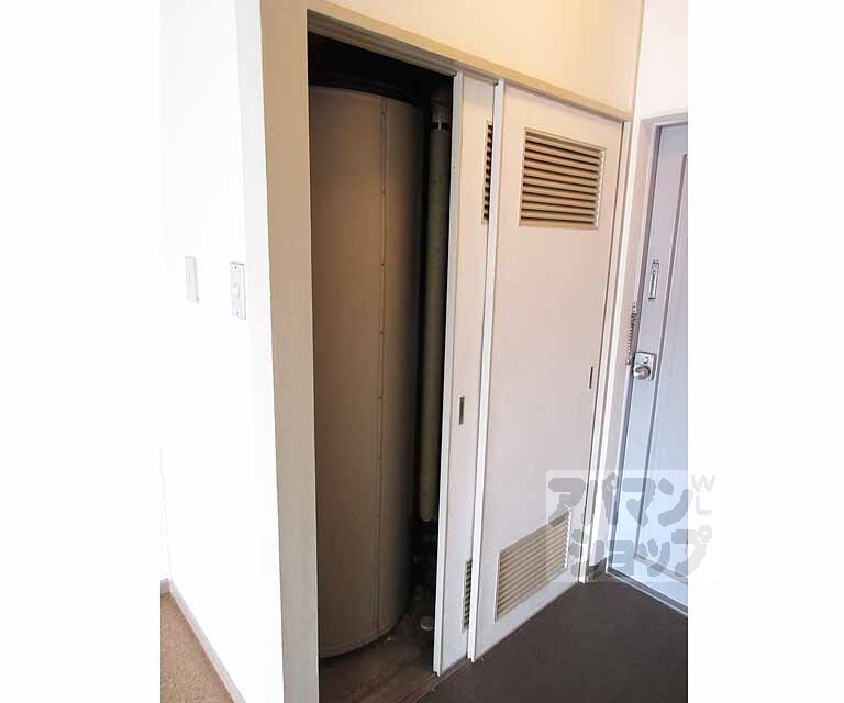 その他設備　玄関横に設備有り。
