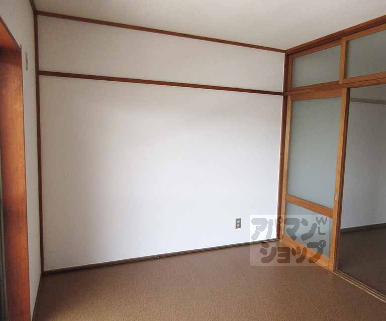 居室・リビング　６帖の洋室。