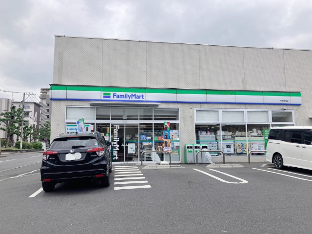 コンビニ　ファミリーマート志徳団地店（コンビニ）まで542m