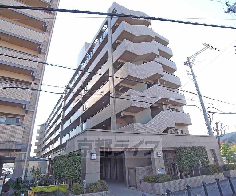 京都市南区久世上久世町のマンションの建物外観