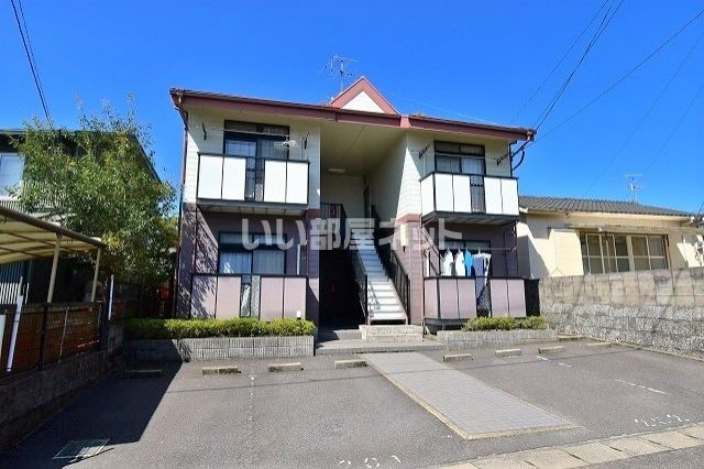 鹿児島市桜ヶ丘のアパートの建物外観