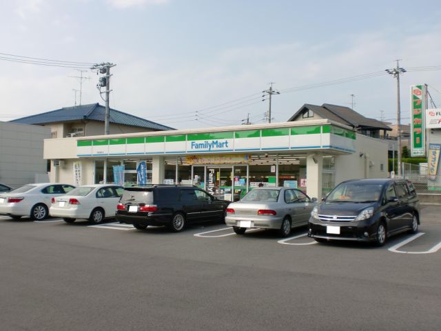 コンビニ　ファミリーマート（コンビニ）まで480m