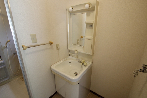 洗面設備　※他号室の写真になります。