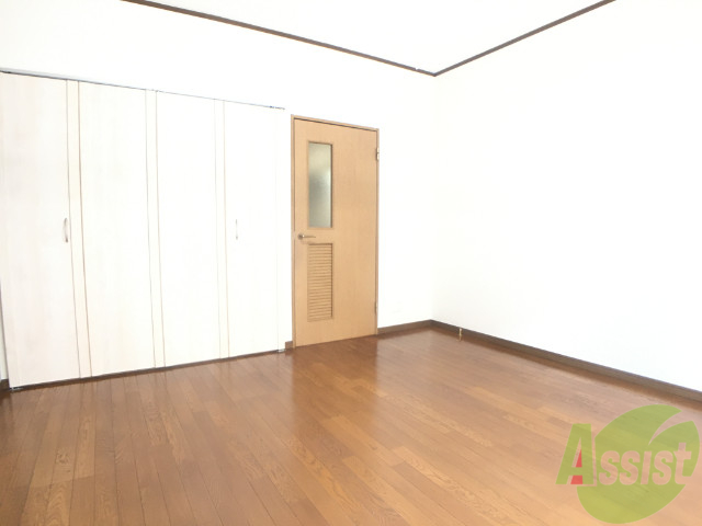 その他部屋・スペース　ベットを置く余裕も十分あるので心配いらないですね。