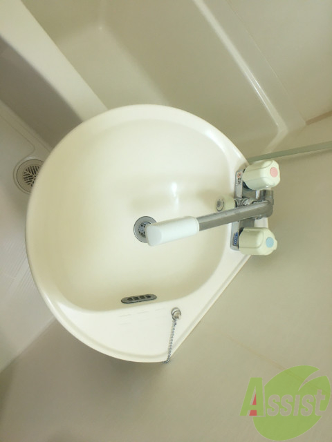 洗面設備　浴室に洗面台も一緒なタイプのものになっています。