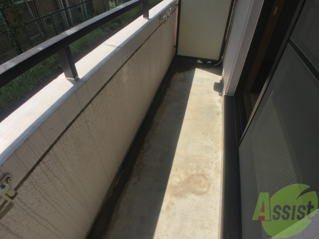 バルコニー　ベランダも十分な広さを持っているので服を干すにはいいですね。