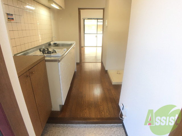 玄関　こちらは、玄関から見た部屋の印象の写真です。