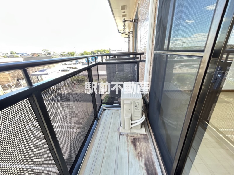 バルコニー　玄関からすぐ階段です！！