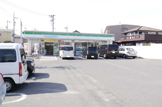 コンビニ　ファミリーマート名古屋平中町店（コンビニ）まで323m