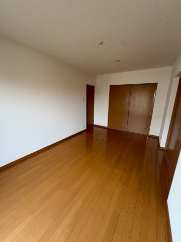 その他部屋・スペース　落ち着いた色調の寝室です