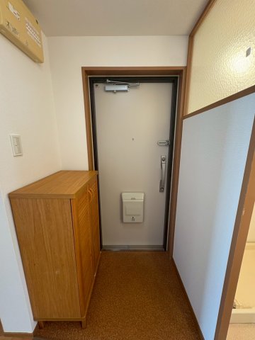 玄関　収納もある玄関です