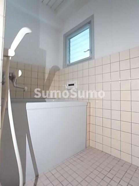 バス・シャワールーム　コンパクトで使いやすいお風呂です