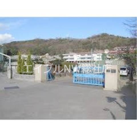 中学校　倉敷市立琴浦中学校（中学校）まで785m