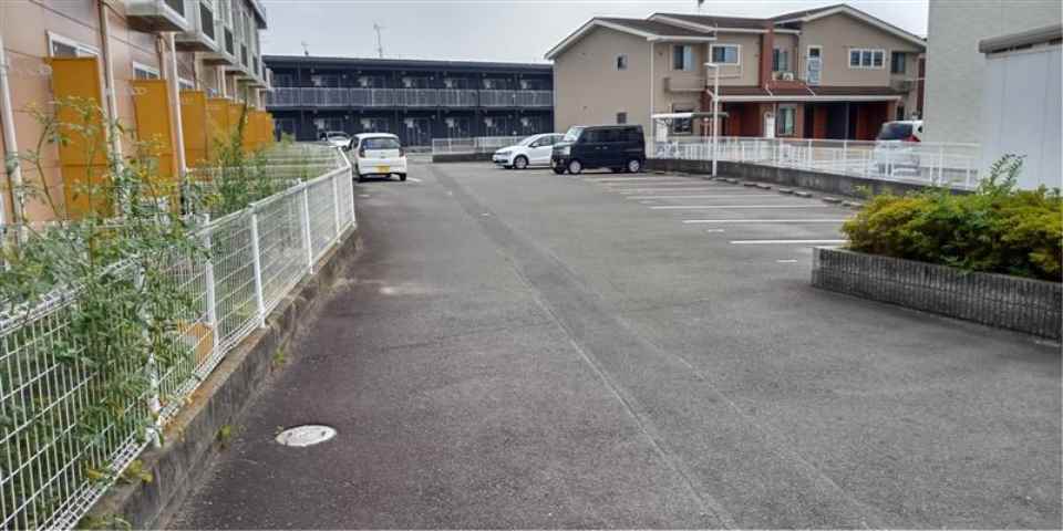 駐車場　エントランス