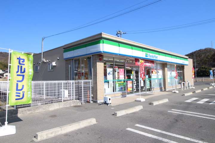 コンビニ　ファミリーマート瀬戸江尻店（コンビニ）まで1018m