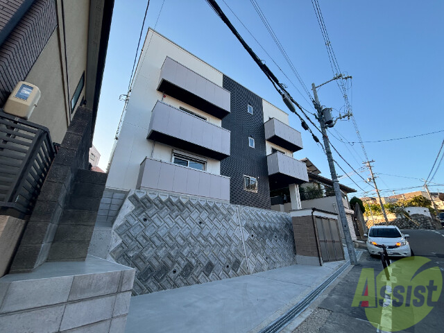 【吹田市千里山西のアパートの建物外観】