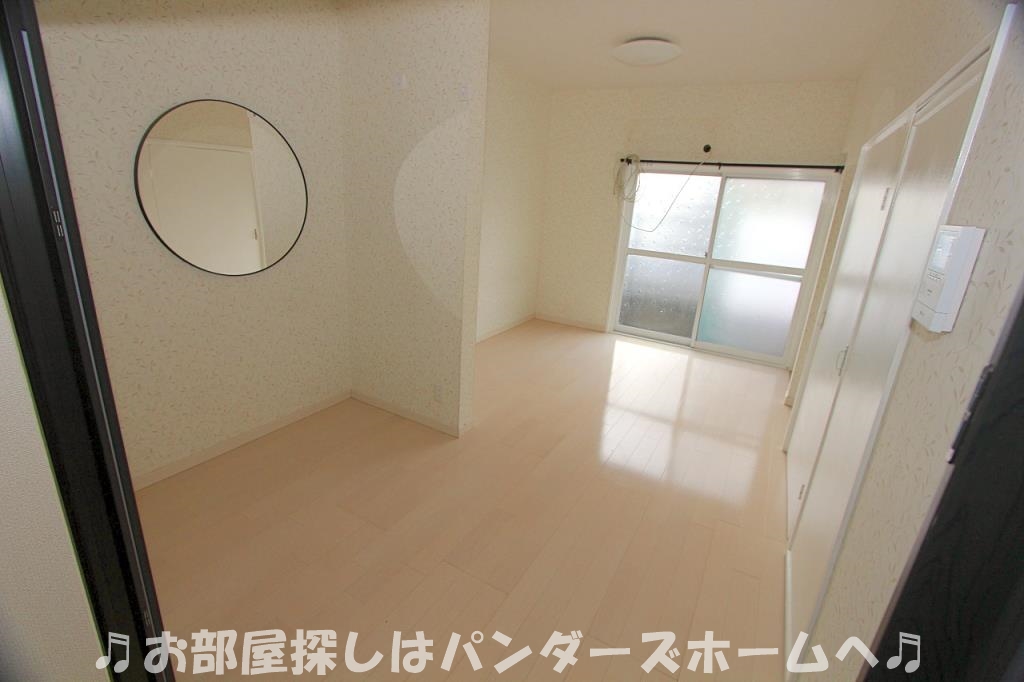 渚南町貸家の居間写真