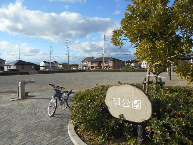 【岐阜市西中島のマンションの公園】