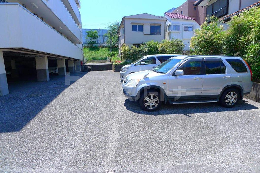 【谷川第二マンションの駐車場】