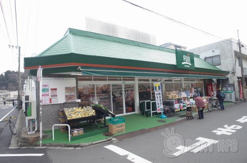 【横浜市磯子区下町のマンションのスーパー】