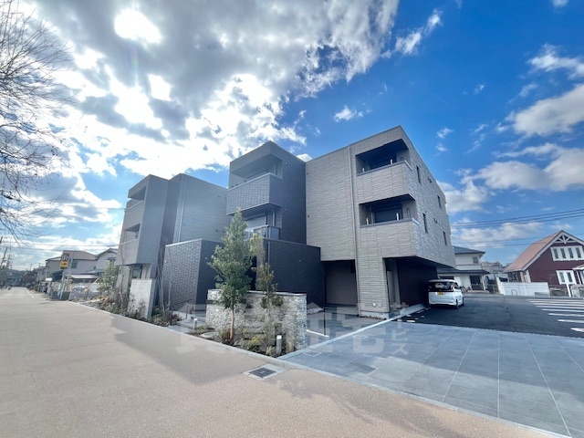 吹田市岸部北のマンションの建物外観